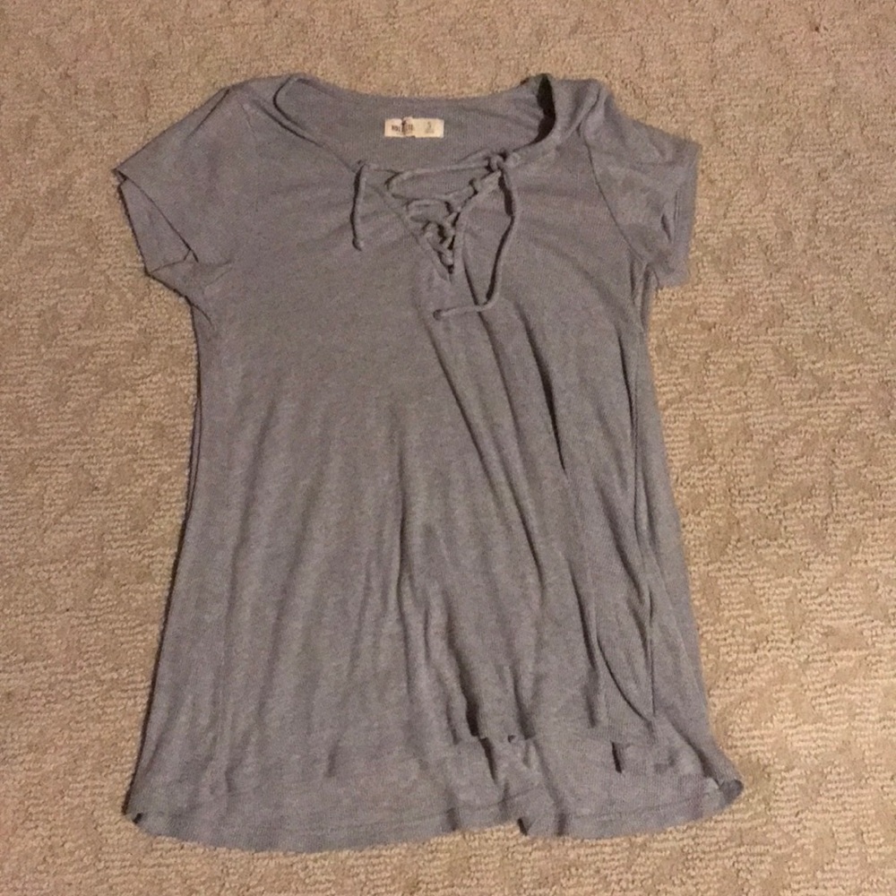 gray shirt